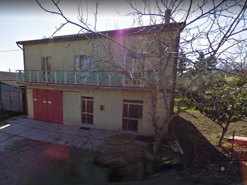 Villa in Vendita a Pietranico, 65'000€, 128 m²