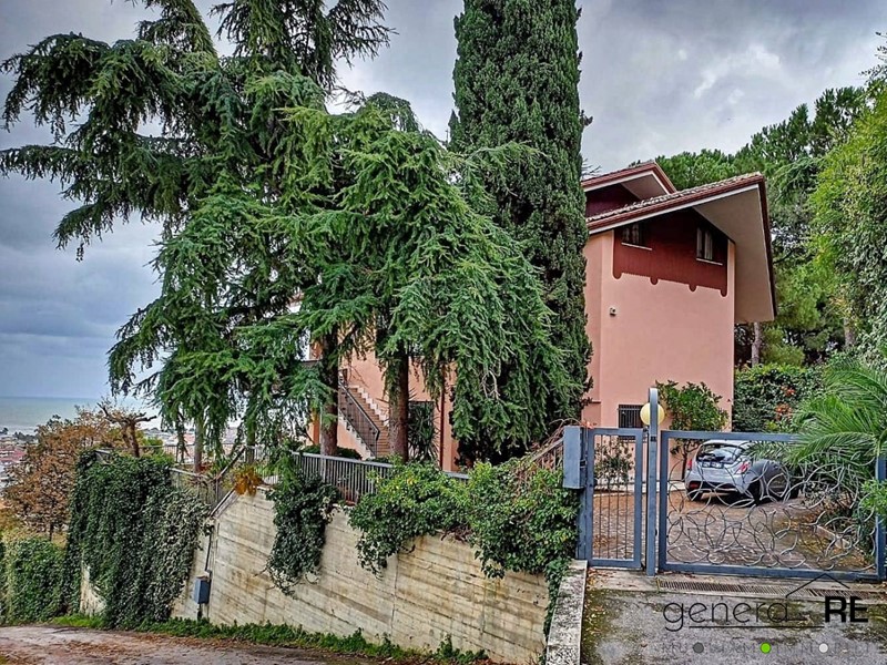 Villa in Vendita a Montesilvano, 600'000€, 400 m²