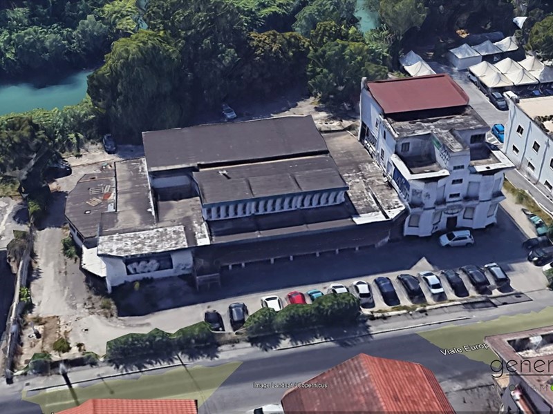 Capannone in Vendita a Spoltore, 1'500'000€, 2246 m²
