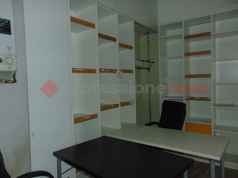 Negozio in Vendita a Canegrate, 37'000€, 40 m²