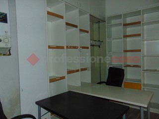 Negozio in Vendita a Canegrate, 37'000€, 40 m²