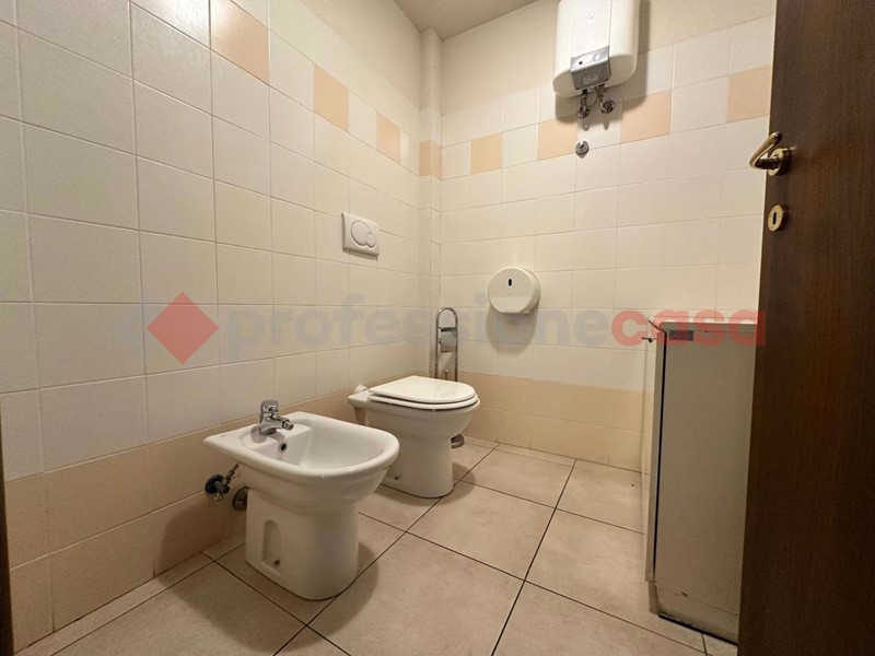 Ufficio in Affitto a Arezzo, 800€, 80 m²