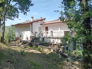 Villa bifamiliare in Vendita a Vicchio, 275'000€, 171 m²