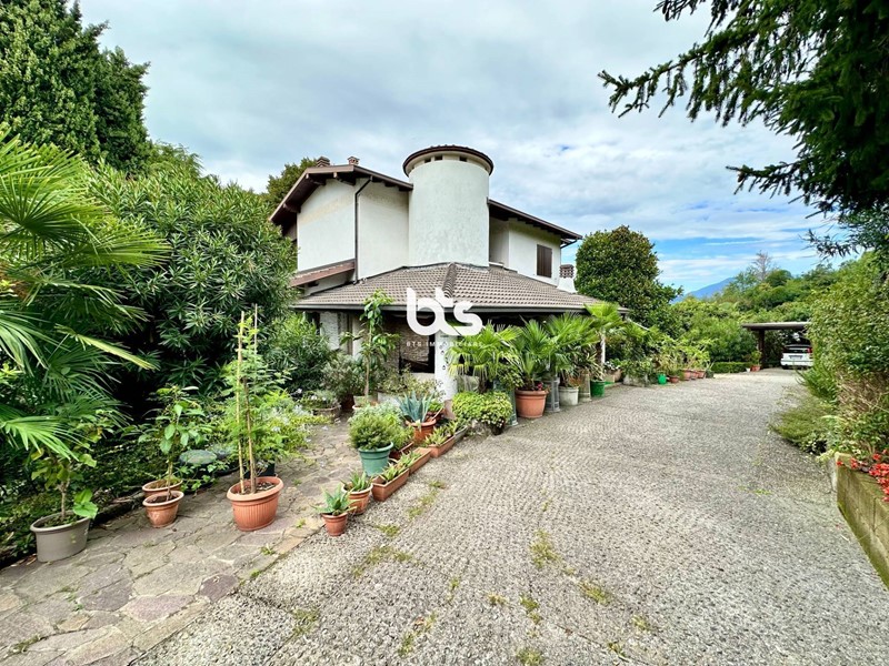 Villa in Vendita a Capriolo, 899'000€, 480 m²
