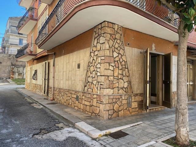 Immobile commerciale in Affitto a San Nicandro Garganico, zona STAZIONE, 250€, 50 m²
