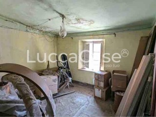 Casa Indipendente in Vendita a Lucca, zona San Pietro a Vico, 65'000€, 90 m²