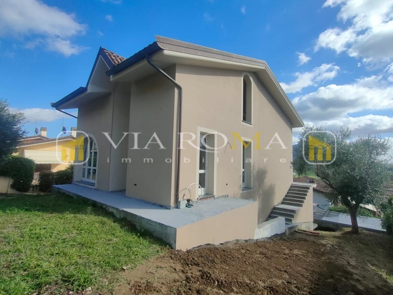 Villa in Vendita a Lucca, zona Santa Maria a Colle, 320'000€, 170 m²