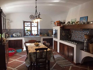 Villa in Vendita a Castelnuovo Magra, 1'170'000&euro;, 300 m², arredato