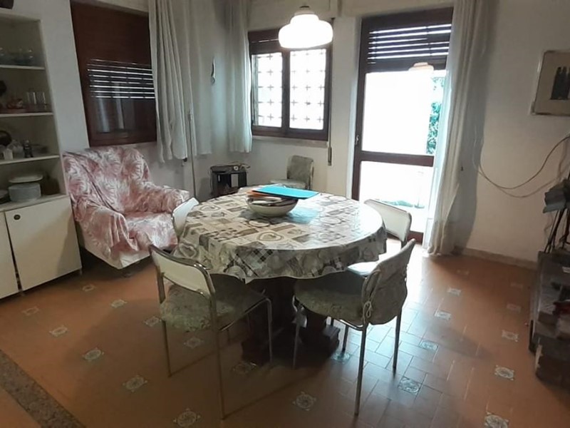 Villa bifamiliare in Vendita a Carrara, zona Marina di Carrara, 399'000€, 180 m², arredato