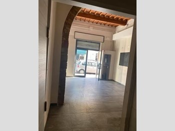 Negozio in Affitto a Livorno, 1'000€, 60 m²