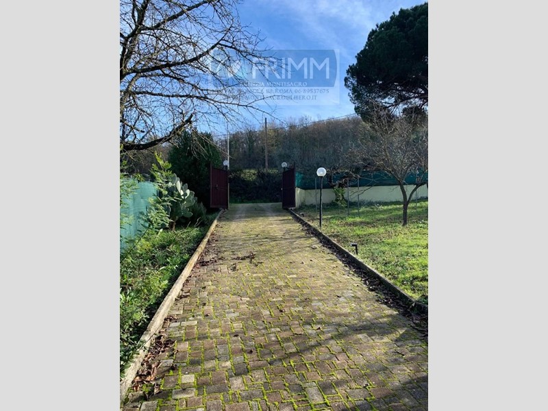 Terreno agricolo in Vendita a Sant'Angelo Romano, 99'000€, 2470 m²
