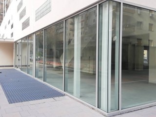 Immobile commerciale in Affitto a Caltanissetta, zona Viale della Regione - Viale Trieste, 3'200€, 681 m²