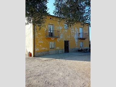 Casale in Vendita a Arielli, zona Periferia, 90'000€, 200 m²