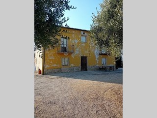 Casale in Vendita a Arielli, zona Periferia, 90'000€, 200 m²