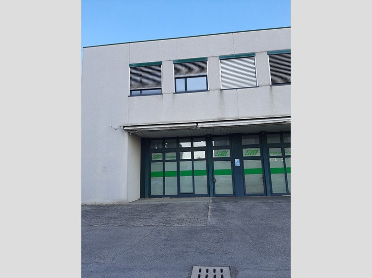 Ufficio in Vendita a Bologna, zona Borgo Panigale, 275'000€, 220 m²