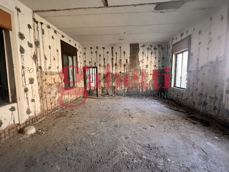 Appartamento in Vendita a Venafro, 100'000&euro;, 376 m²