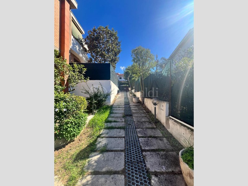 Casa Semi Indipendente in Vendita a Anzio, 190'000€, 120 m²