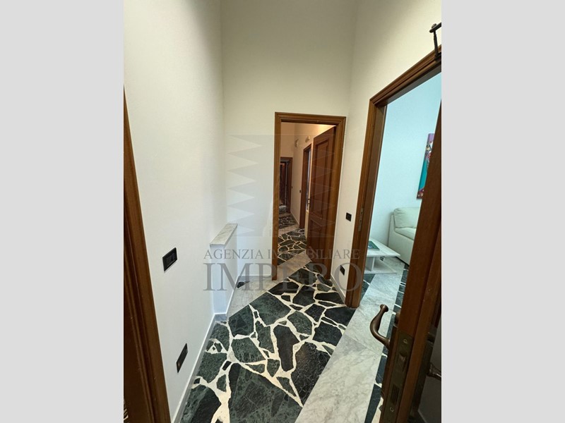 Appartamento in Vendita a Bordighera, 280'000€, 135 m²