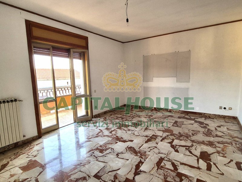 Appartamento in Vendita a Macerata Campania, 98'000€, 142 m²