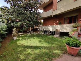 Appartamento in Vendita a Massa, zona Marina di Massa, 380'000€, 130 m², arredato