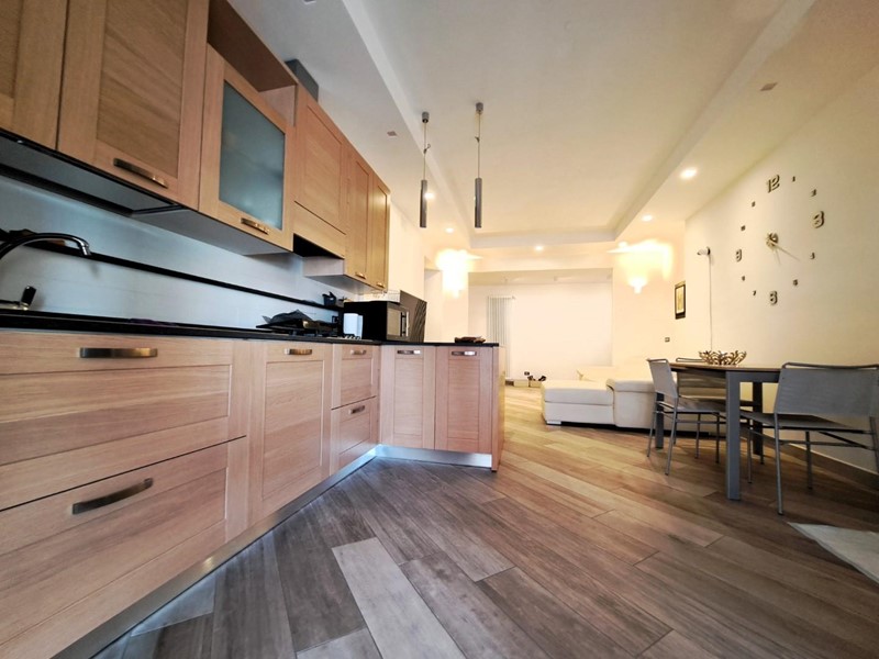 Trilocale in Vendita a Carrara, zona Marina di Carrara, 350'000€, 88 m², arredato