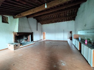 Casale in Vendita a Fauglia, zona Valtriano, 120'000€, 340 m²