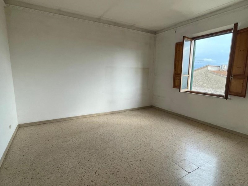 Quadrilocale in Vendita a Pontedera, zona Pietroconti, 120'000€, 130 m², con Box