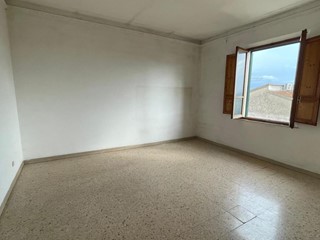 Quadrilocale in Vendita a Pontedera, zona Pietroconti, 120'000€, 130 m², con Box