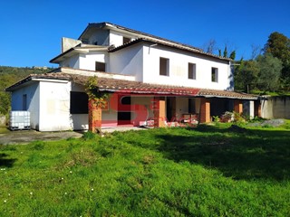 Villa in Vendita a Monsummano Terme, zona Grotta Giusti, 425'000€, 325 m²