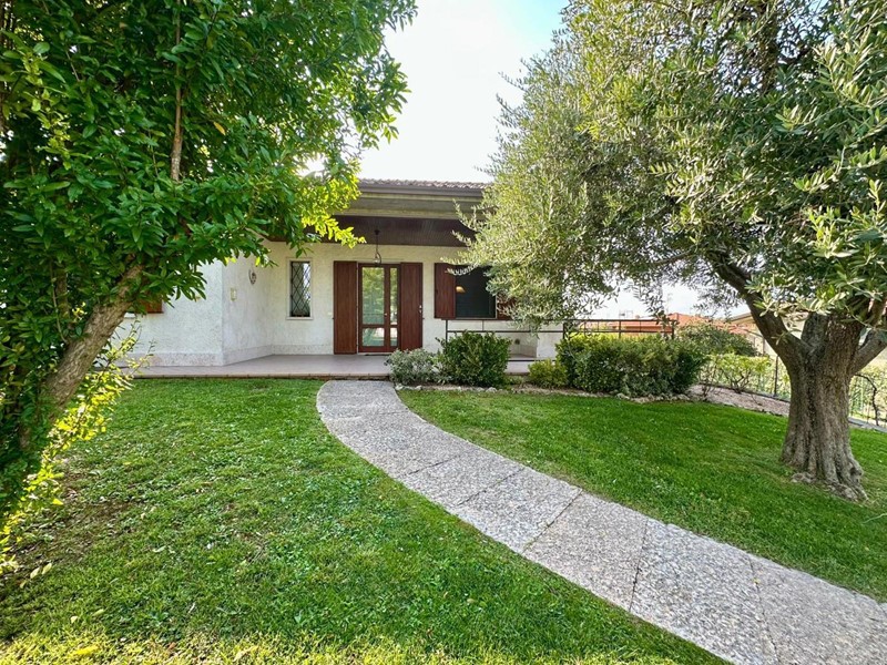 Villa in Vendita a Ponti sul Mincio, 465'000€, 235 m²