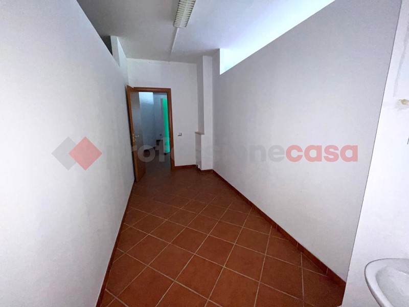 Negozio in Vendita a Castel San Giorgio, 109'000€, 160 m²