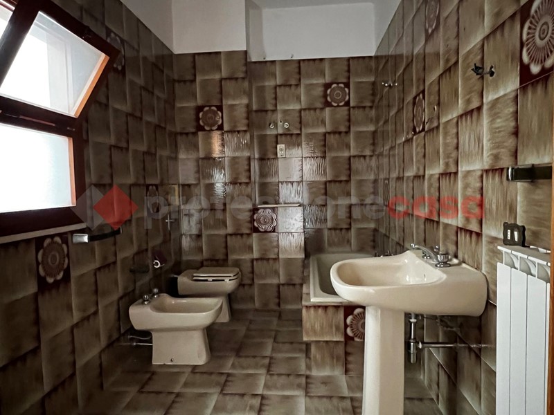 Appartamento in Vendita a San Giorgio Ionico, 80'000€, 155 m²