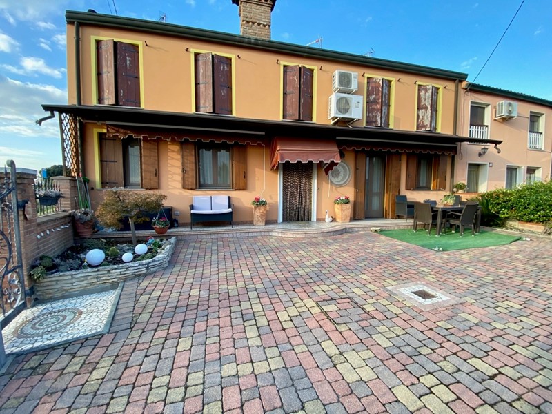 Casa Indipendente in Vendita a Guarda Veneta, 195'000€, 190 m²