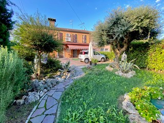 Casa Indipendente in Vendita a Guarda Veneta, 195'000€, 190 m²