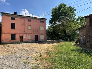 Casa Indipendente in Vendita a Alseno, 135'000€, 250 m²