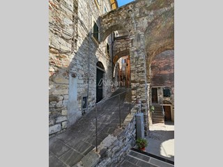 Trilocale in Vendita a Vezzano Ligure, zona Vezzano Alto, 62'000€, 74 m²