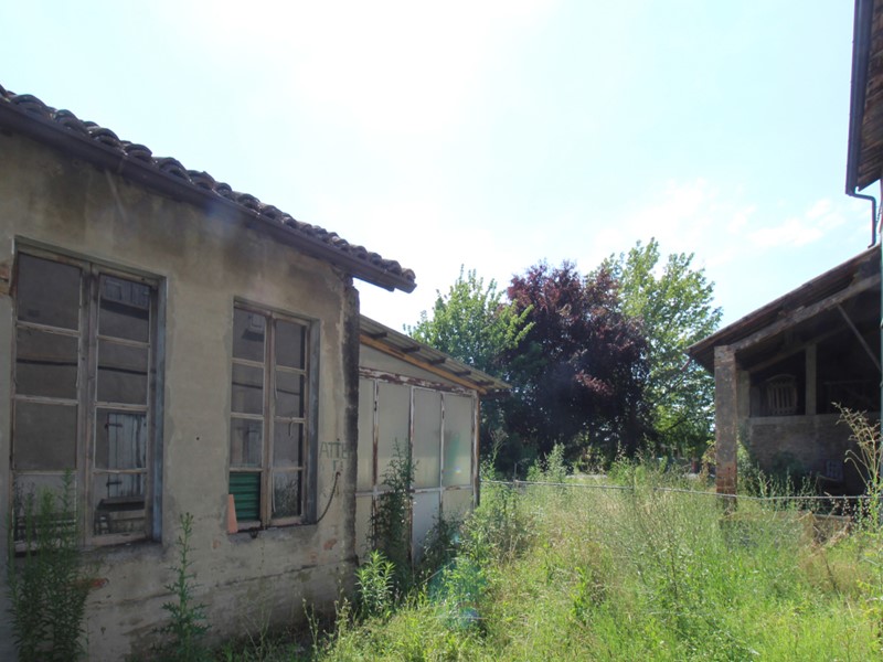 Terreno edificabile in Vendita a Poviglio, 160'000€, 1085 m², con Box