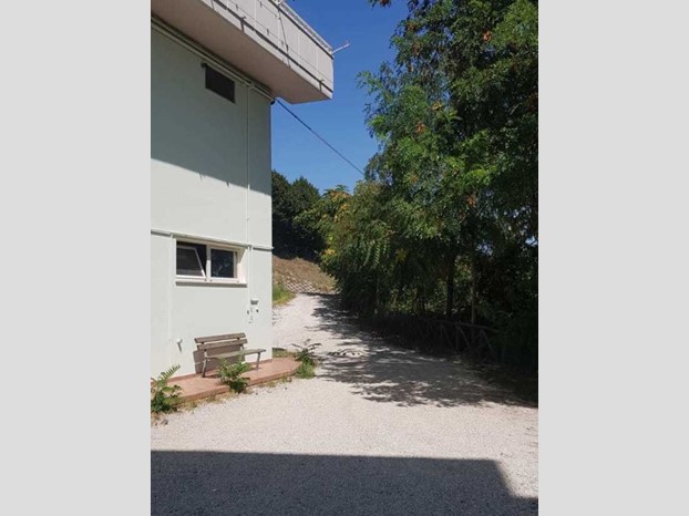 Laboratorio in Vendita a Castorano, 80'000€, 270 m²