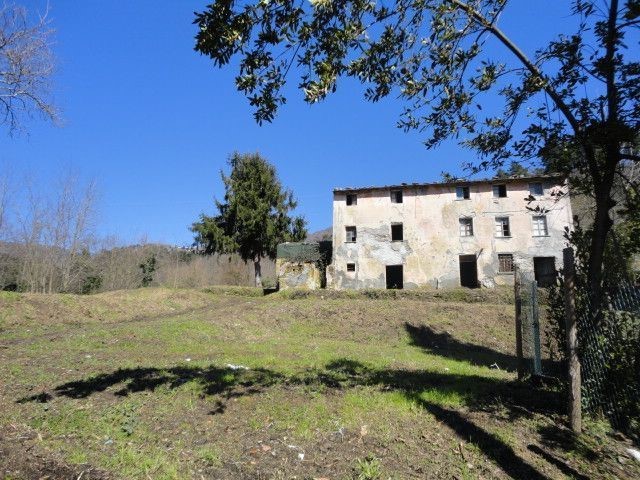 Casa Indipendente in Vendita a Seravezza, 180'000&euro;, 300 m²