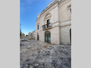 Immobile commerciale in Affitto a Casamassima, zona centro, 2'800€, 220 m²