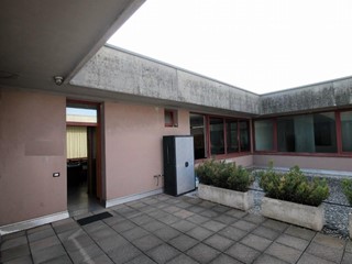 Ufficio in Vendita a Capannori, zona Marlia, 60'000€, 65 m²