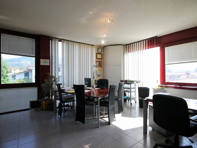 Ufficio in Vendita a Capannori, zona Marlia, 50'000€, 53 m²