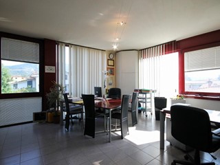 Ufficio in Vendita a Capannori, zona Marlia, 50'000€, 53 m²