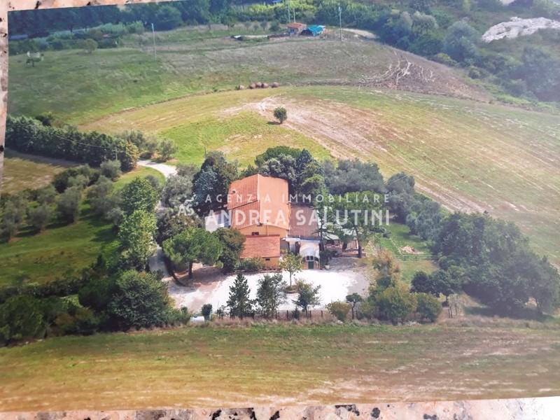 Casa di corte in Vendita a Casciana Terme Lari, 490'000€, 560 m²