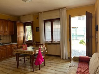 Quadrilocale in Vendita a Cerreto Guidi, zona Lazzeretto, 150'000€, 70 m², arredato, con Box