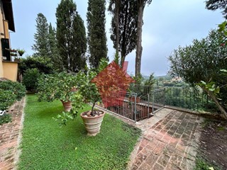 Casa Semi Indipendente in Vendita a Montopoli in Val d'Arno, 1'100'000€, 393 m², con Box