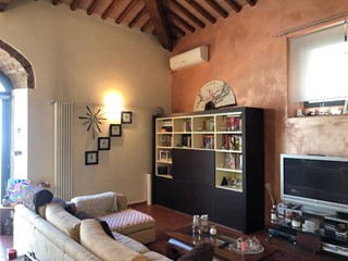Casa Semi Indipendente in Vendita a Empoli, zona Monterappoli, 220'000€, 85 m²