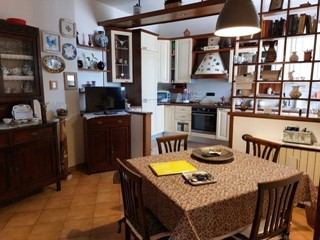 Casa Indipendente in Vendita a Luni, 620'000€, 260 m²