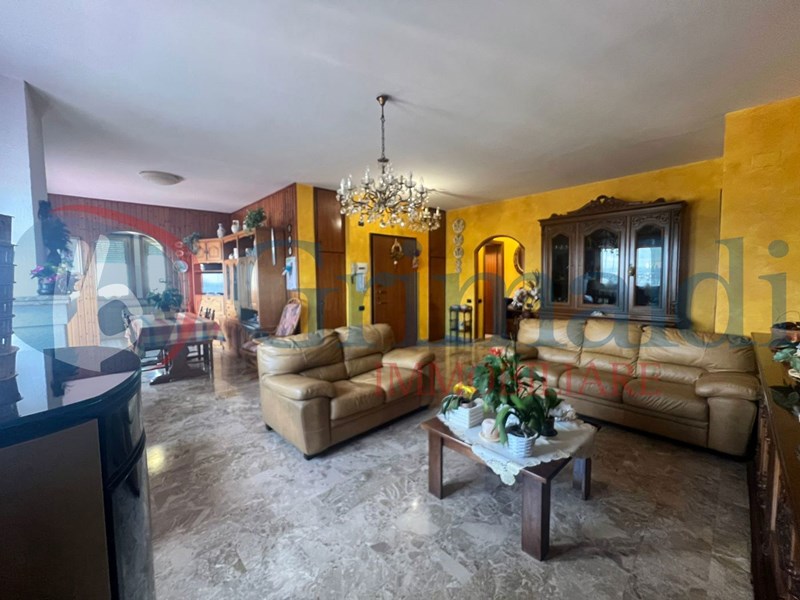 Appartamento in Vendita a Corciano, 175'000€, 170 m², arredato
