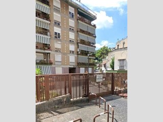 Box in Affitto a Napoli, 250€, 25 m²